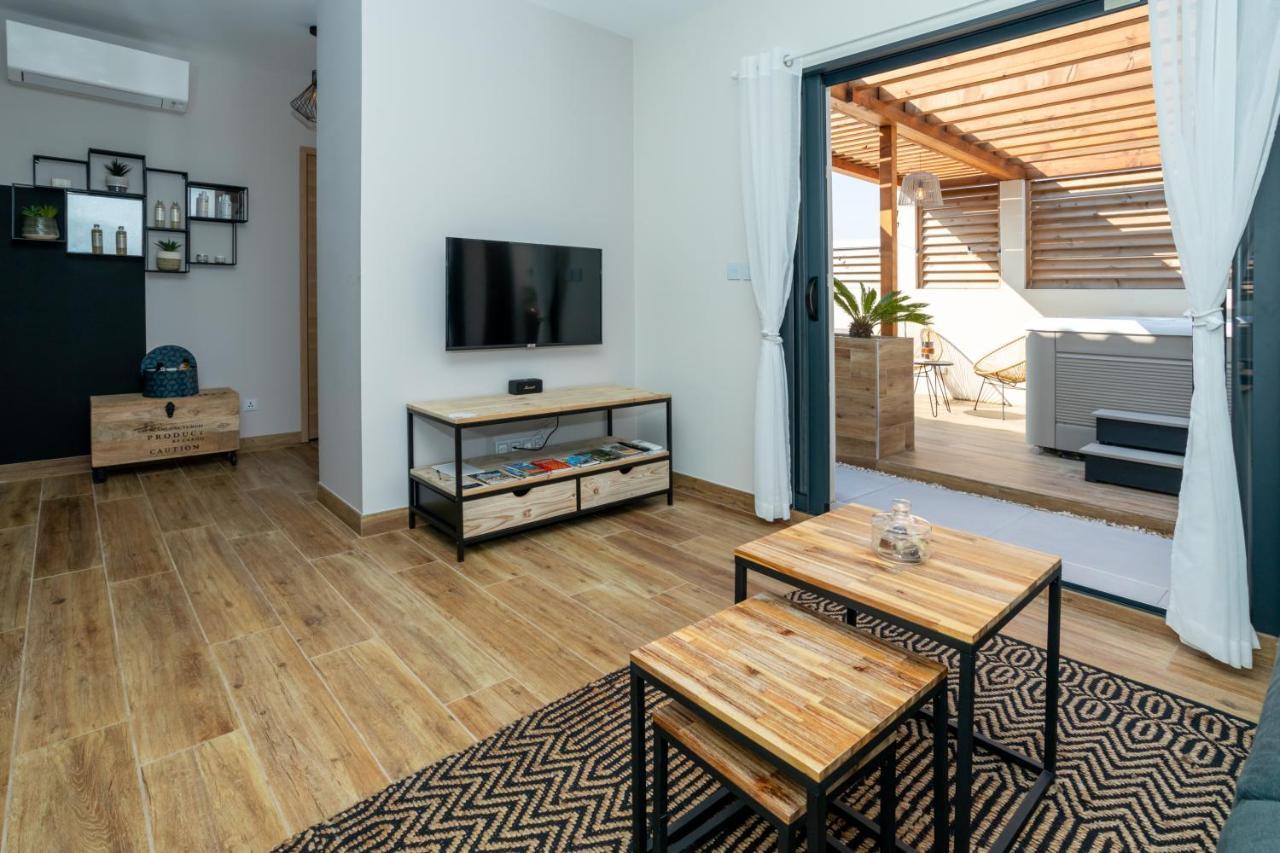L'Entre Deux-Suite Romantique - Jacuzzi Privatif - Clim Reversible - Wifi Le Somail Екстериор снимка